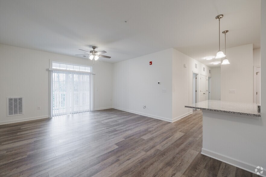 More Photos Of 41 Wttr Ln, Westminster Apartments For Sale