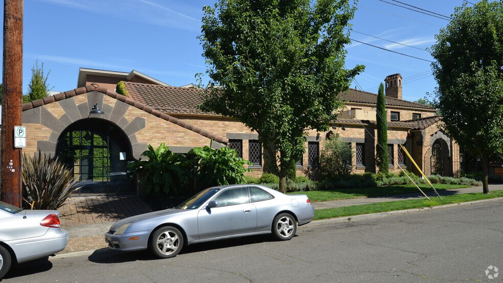 More Photos Of 210 NW 17th Ave, Portland Office For Lease