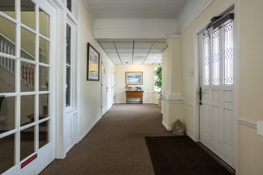 More Photos Of 1013 SW 2nd Ave, Gainesville Office For Sale