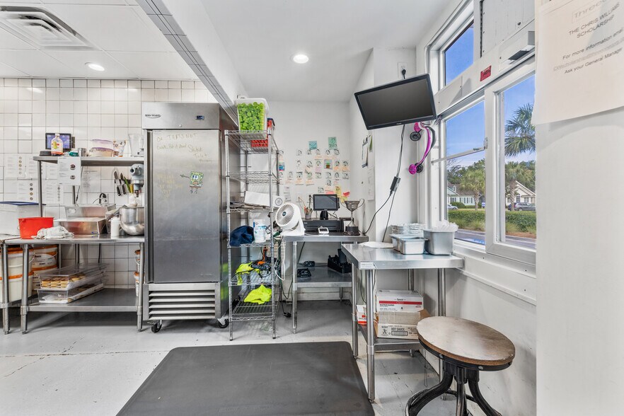 More Photos Of 11359 Highway 17, Pawleys Island Restaurant For Sale