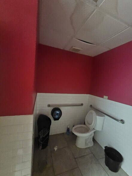 More Photos Of 724 S Eddy St, Pecos Storefront Retail Residential For Lease