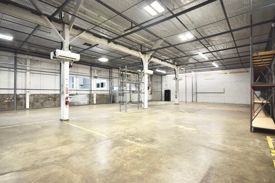 More Photos Of 2801 SE 9th St, Portland Warehouse For Lease