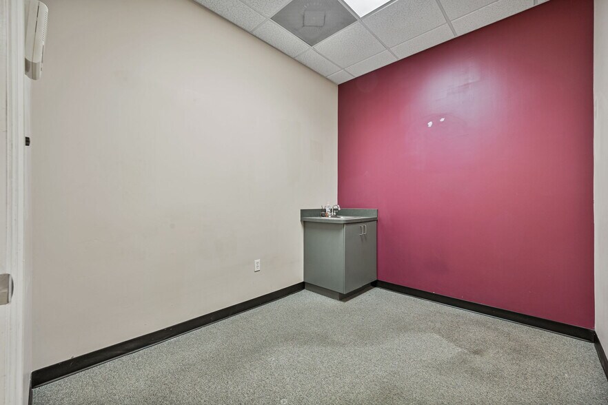 More Photos Of 14522 University Point Pl, Tampa Medical For Sale