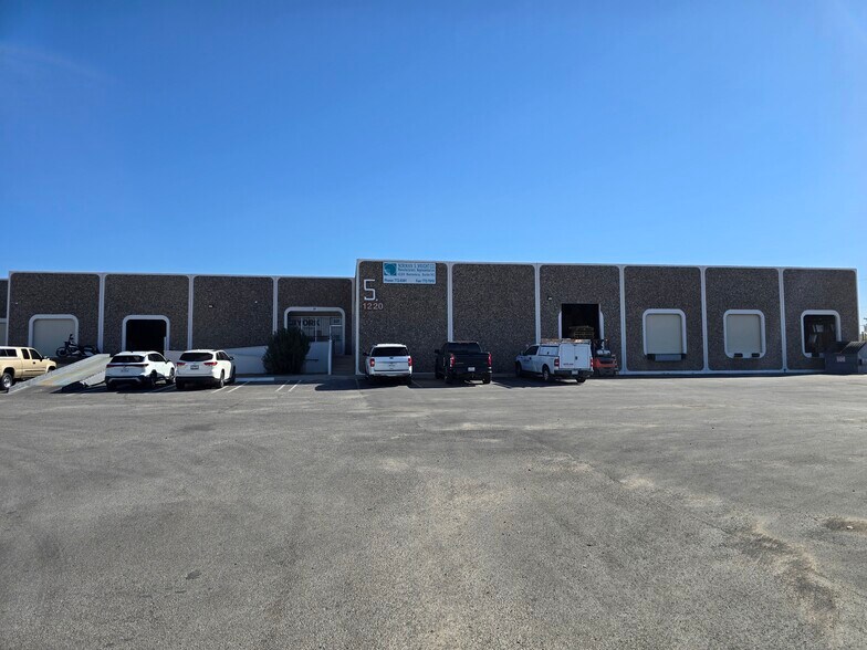 More Photos Of 1220 Barranca Dr, El Paso Light Distribution For Lease