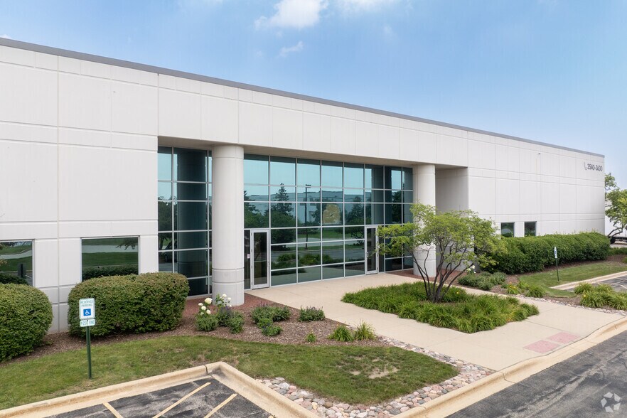 More Photos Of 3540-3630 Amhurst Pky, Waukegan Manufacturing For Lease