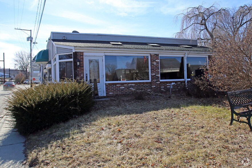 More Photos Of 1-3 Front St, Bethel Bar For Sale