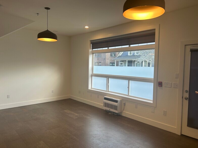 More Photos Of 562-570 Valley St, Seattle Apartments For Lease