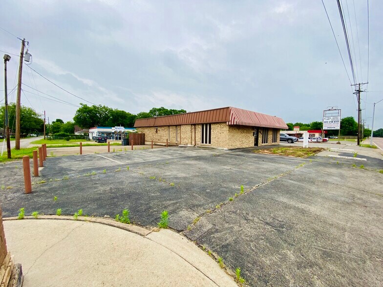 More Photos Of 918 N Dallas Ave, Lancaster Office For Sale