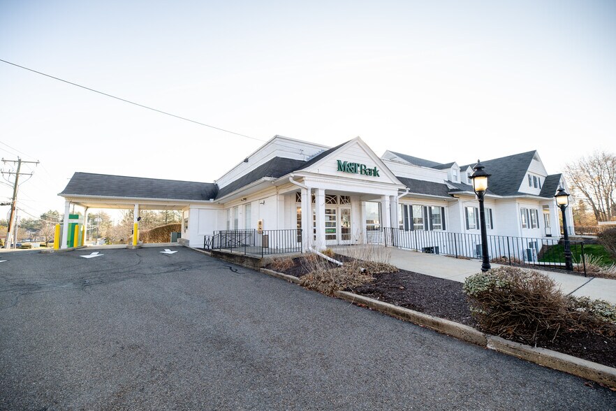 More Photos Of 286 Maple Ave, Cheshire Unknown For Lease