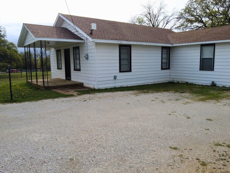 More Photos Of 103 Cartwright Park Rd, Weatherford Office For Lease