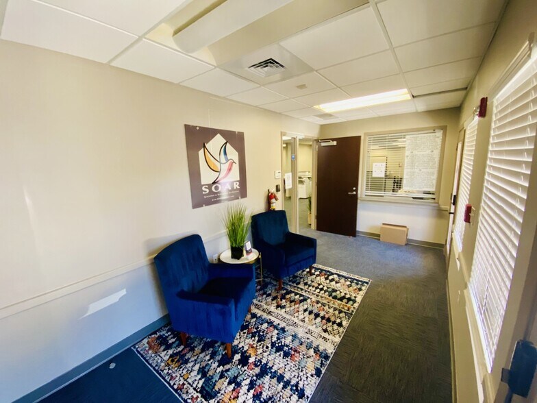 More Photos Of 1619 E Common St, New Braunfels Office For Sale