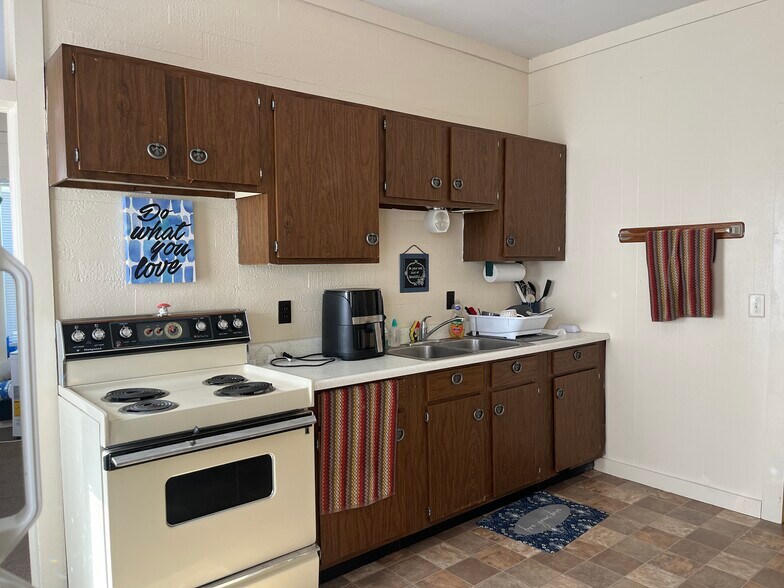 More Photos Of 1040 7th Ave, Baldwin Apartments For Sale