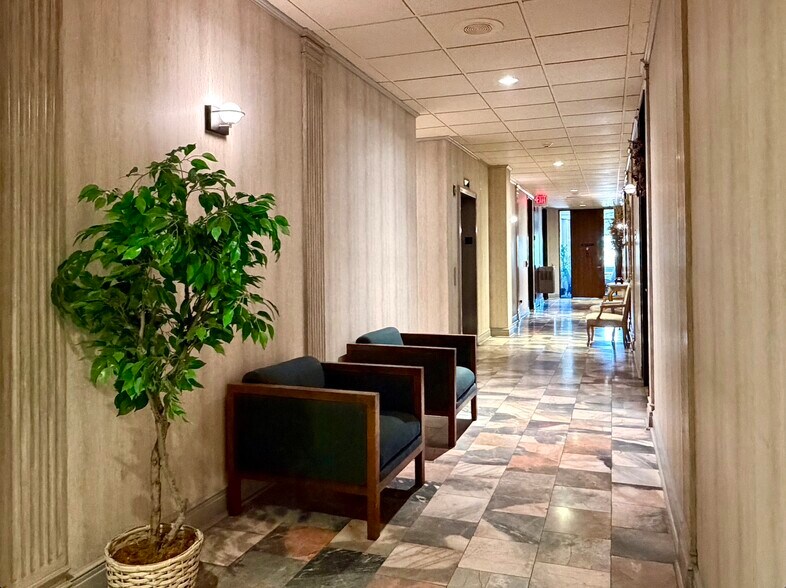 More Photos Of 13409 NW Military Hwy, Shavano Park Office For Lease