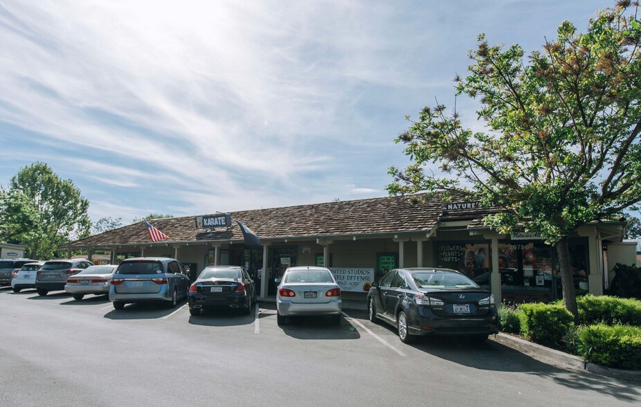 More Photos Of 2655-2675 Middlefield Rd, Palo Alto Storefront Retail Office For Lease