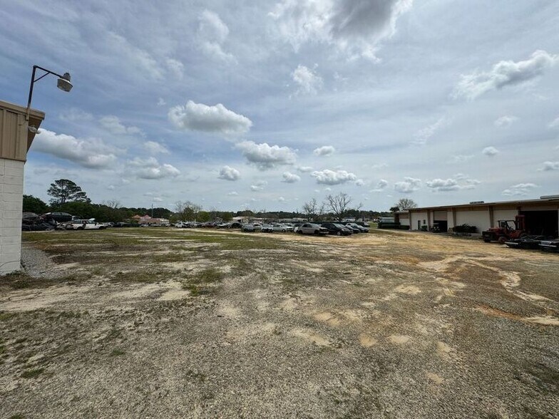 More Photos Of 2032 Sylvester Dr, Moultrie Warehouse For Sale