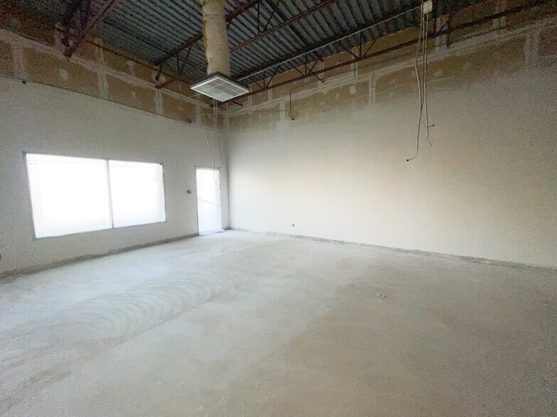 More Photos Of 6524- Slide Rd, Lubbock Unknown For Lease