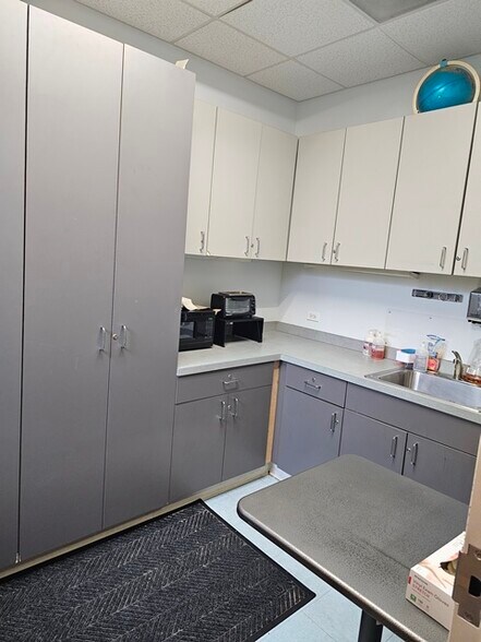 More Photos Of 4655 N Elston Ave, Chicago Healthcare For Lease