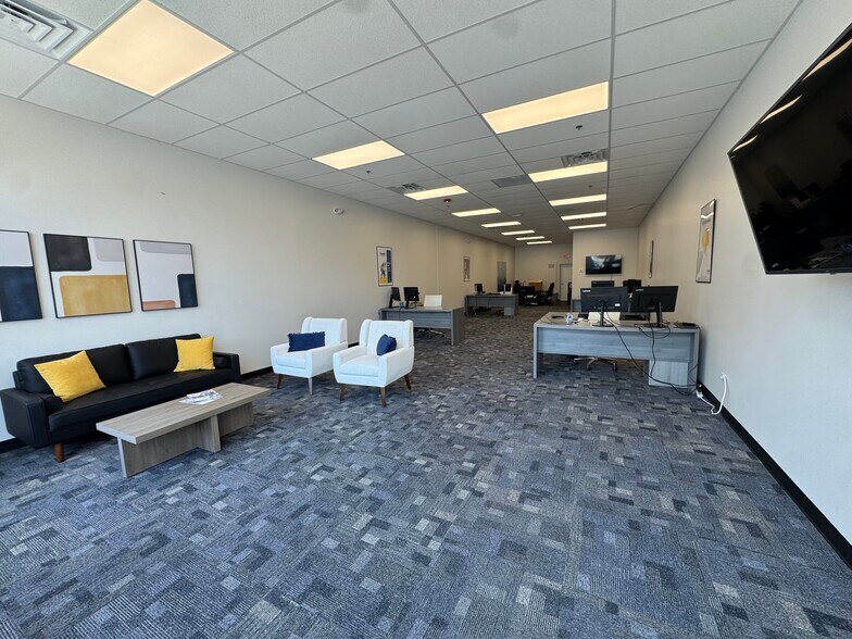 More Photos Of 4579-4589 Route 71, Oswego Storefront Retail Office For Lease