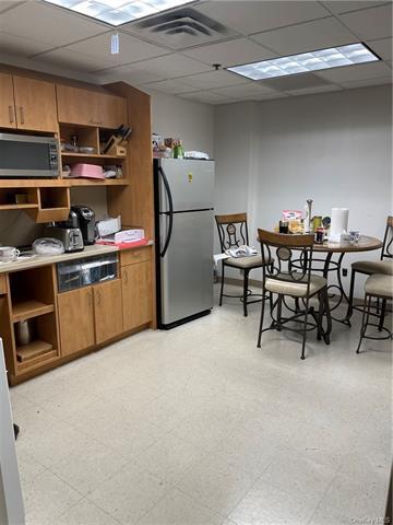 More Photos Of 37 Ramland Rd, Orangeburg Office For Lease