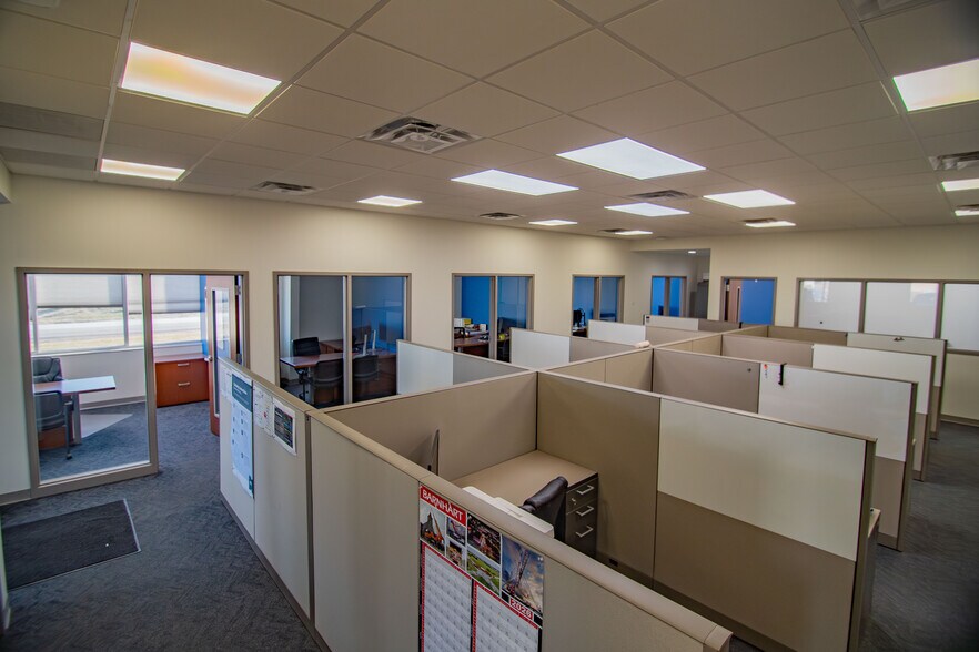 More Photos Of 371 Transpoint Dr, Dupo Warehouse For Lease