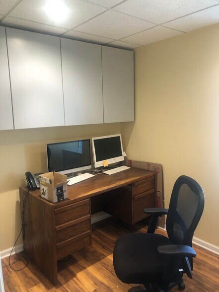 More Photos Of 125 W Park Ave, Libertyville Office For Lease
