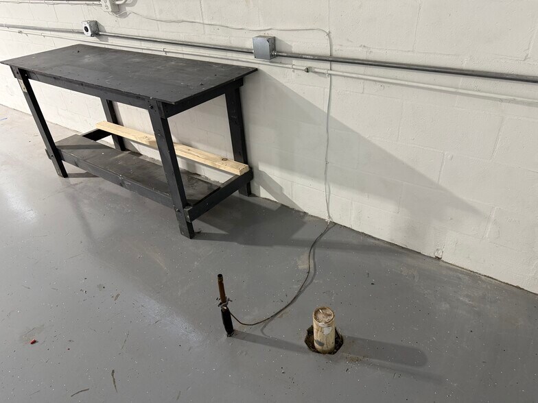 More Photos Of 8132 Cormel St, Port Richey Industrial For Lease