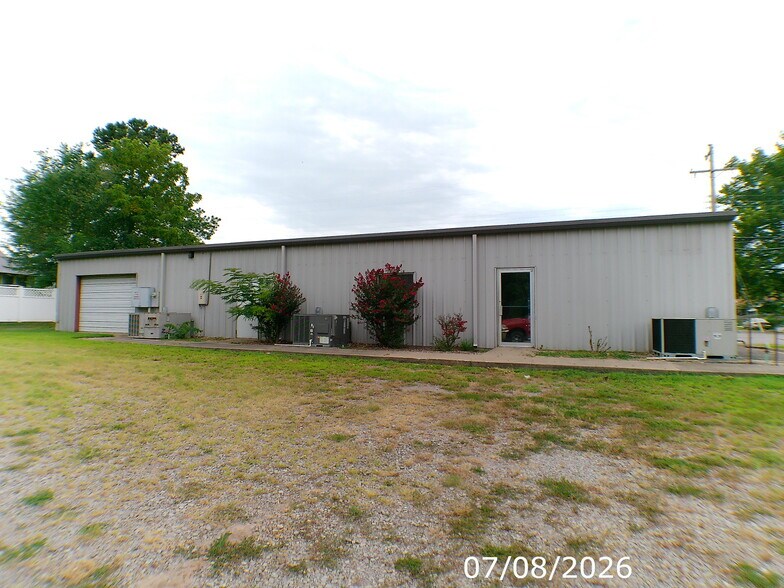 More Photos Of 204 N 2nd St, Ozark Office For Sale