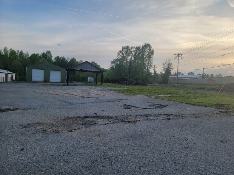 More Photos Of 5 Etowah School Rd, Etowah Warehouse For Sale