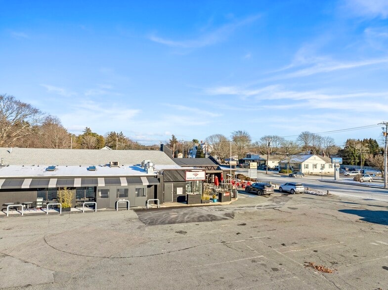 Primary Photo Of 33 County Rd, Mattapoisett Freestanding For Sale