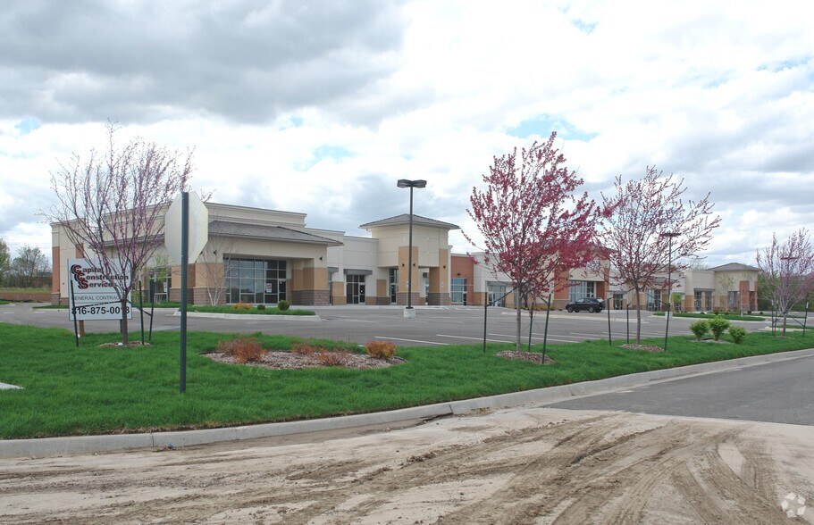 More Photos Of 3680 NE Akin Dr, Lee's Summit General Retail For Lease