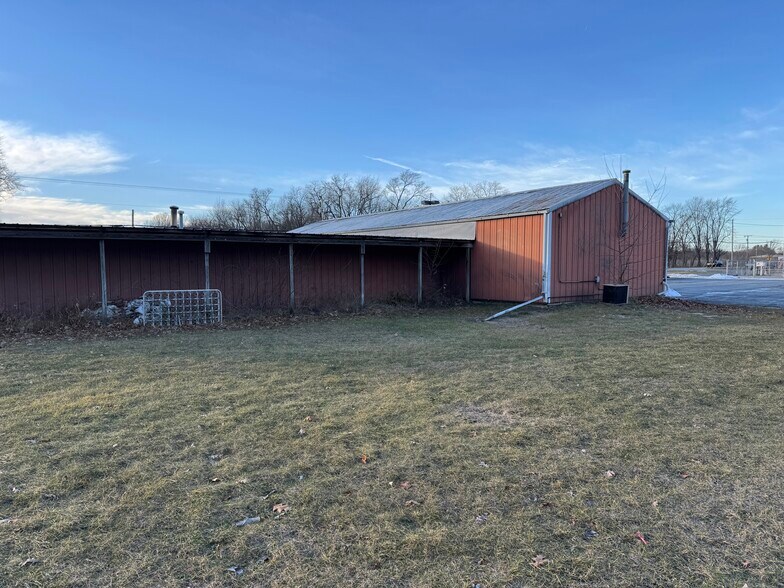More Photos Of 2240 S US Highway 35, Knox Freestanding For Sale