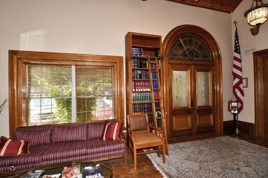 More Photos Of 1155 S Washington St, Naperville Loft Creative Space For Lease