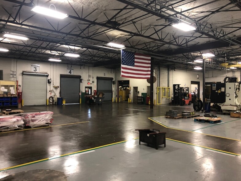 More Photos Of 2110 Panoramic Cir, Dallas Warehouse For Sale