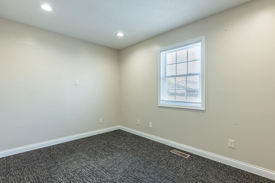 More Photos Of 1001 N County Road 25A, Troy Office For Sale
