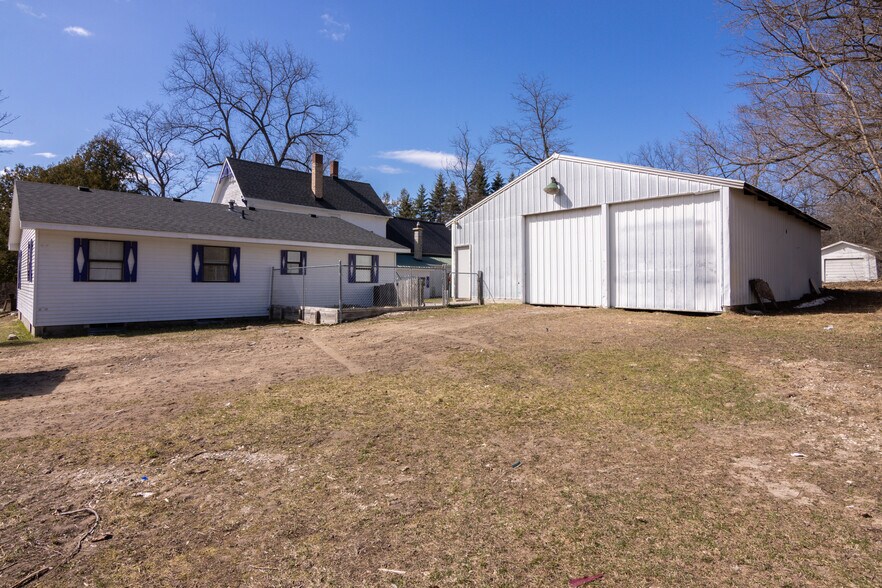 More Photos Of 7596 E State St, Central Lake Apartments For Sale