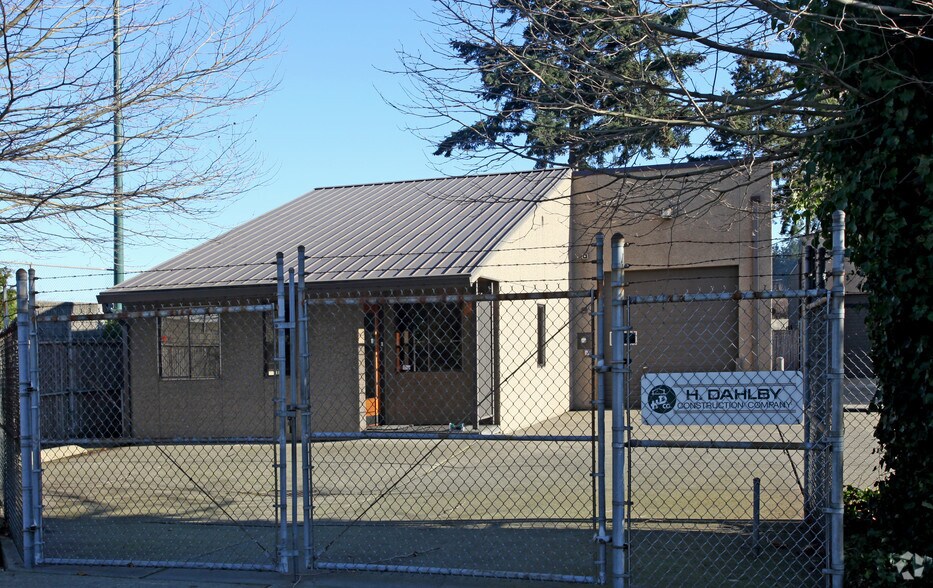 Primary Photo Of 1402 Maple Ave, Renton Flex For Lease