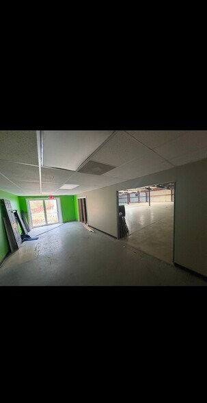 More Photos Of 142 Grace Dr, Easley Light Distribution For Lease