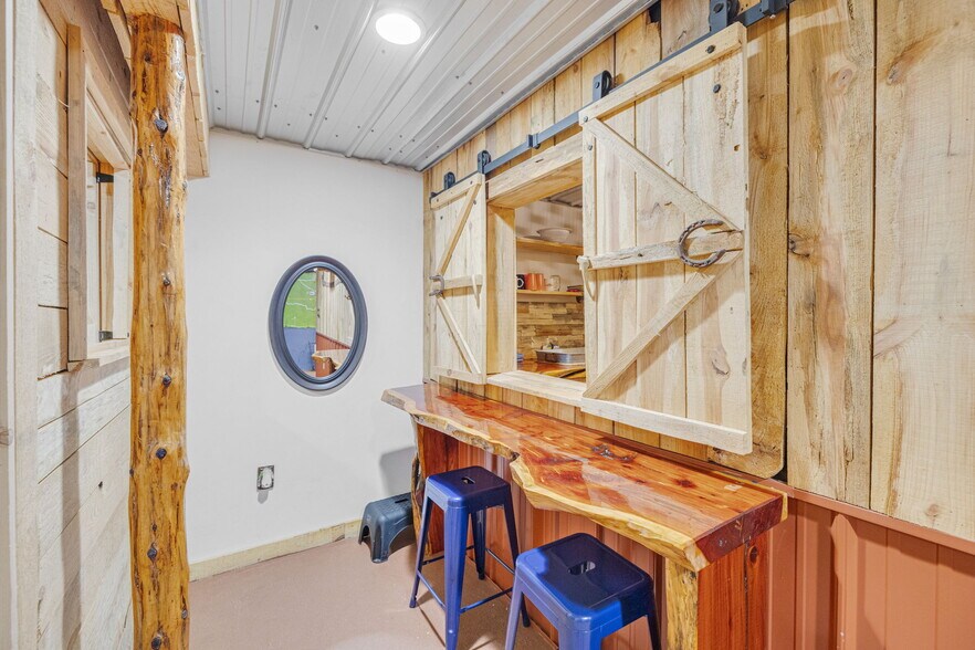 More Photos Of 714 N Saint Mary St, Pilot Knob Freestanding For Sale