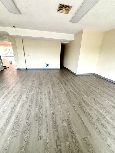 More Photos Of 1961 49th St, Long Island City Office For Lease