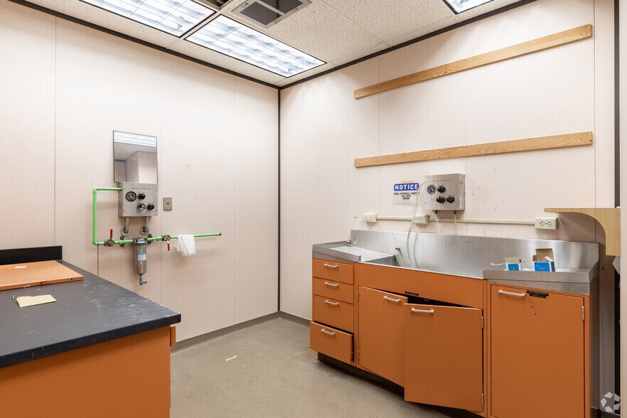 More Photos Of 480 Vantage Pt, Miamisburg Medical For Lease