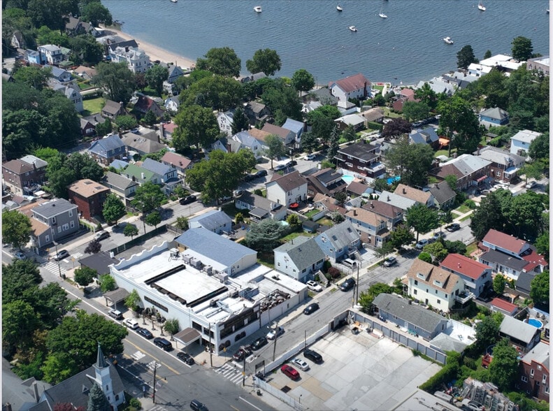 Primary Photo Of 101 City Island Ave, Bronx Restaurant For Lease