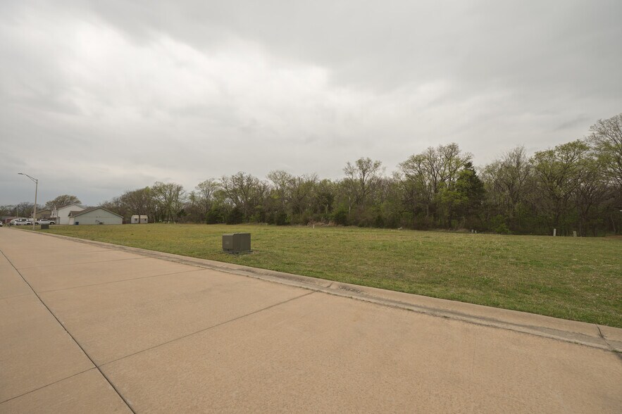 More Photos Of 205 E John, Coffeyville Land For Sale