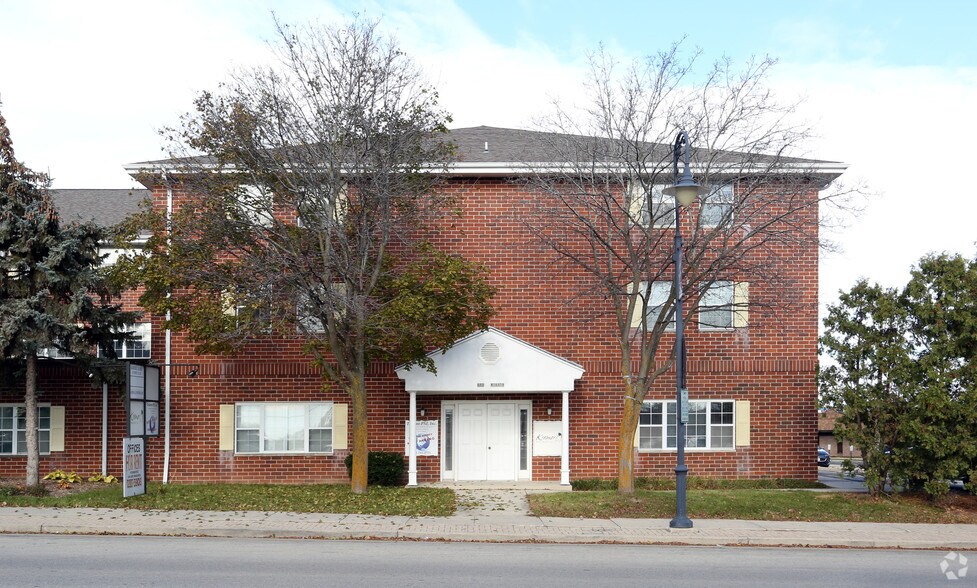 More Photos Of N88 W16838 Main St, Menomonee Falls Office Residential For Lease