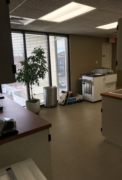 More Photos Of 100 Saint Ann St, Owensboro Office For Sale