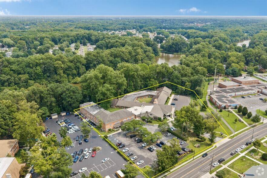 More Photos Of 190 N Evergreen Ave, Woodbury Office For Sale