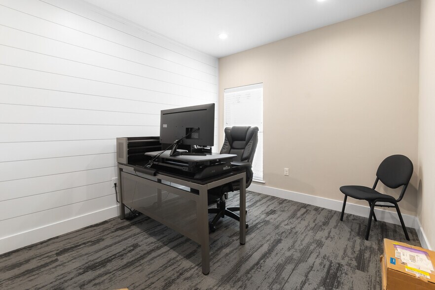 More Photos Of 2720 NW 6th St, Gainesville Medical For Lease