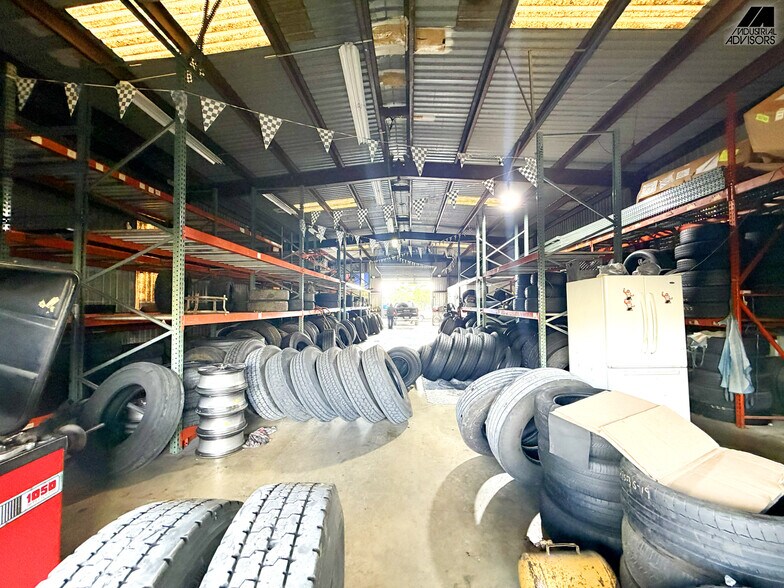 More Photos Of 8115 NW 98th St, Hialeah Manufacturing For Lease