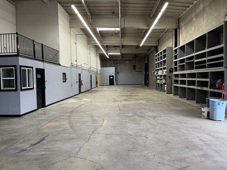 More Photos Of 477 Roland Way, Oakland Warehouse For Lease
