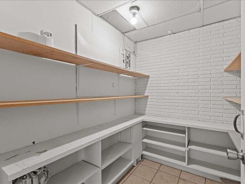 More Photos Of , Garland Unknown For Sale