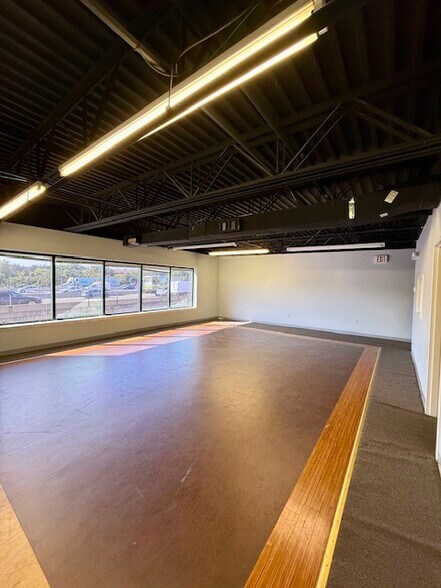 More Photos Of 8390 Terminal Rd, Lorton Flex For Lease
